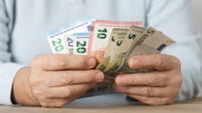 Imagem de Publicada portaria que regulamenta apoio de 125 euros