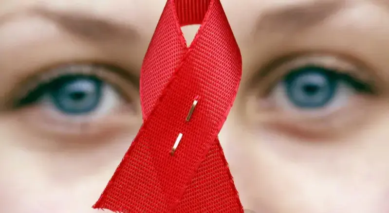 Mais de 300 crianças e jovens morrem por dia por causas relacionadas com a sida