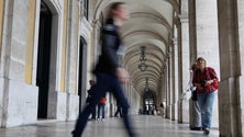 Imagem de Governo garante primeiros concursos para precários do Estado em janeiro