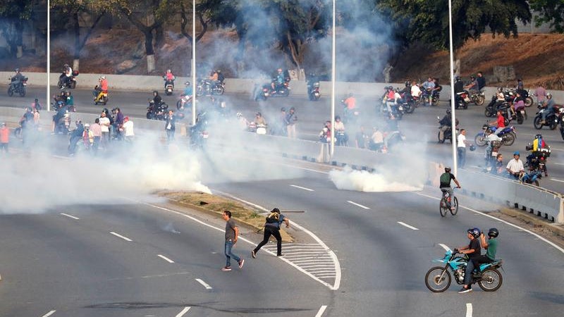 Centenas de venezuelanos nas ruas de Caracas