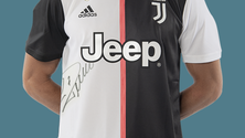 Imagem de Covid-19: Ronaldo leiloa camisola para ajudar carenciados
