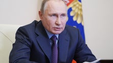 Imagem de Putin critica posição sobre vacinas russas