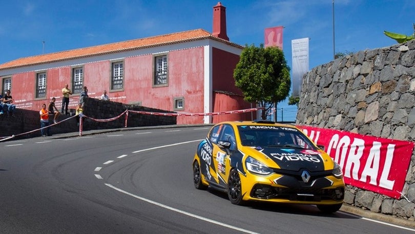 Gil Freitas de Renault Clio R3T no Rali de São Vicente