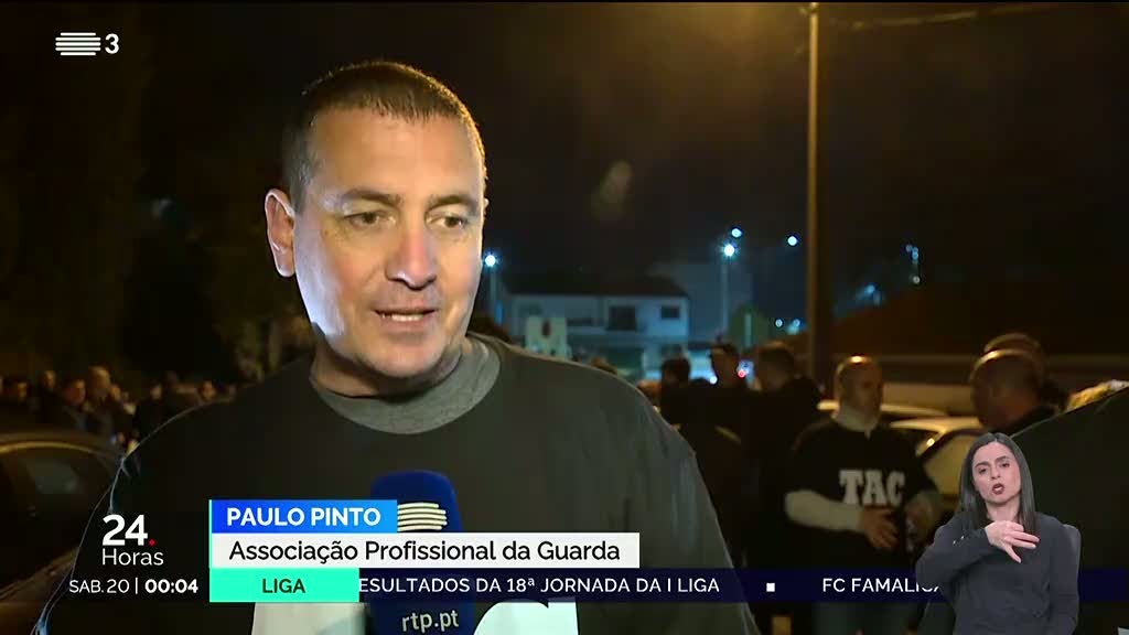 Protesto Forças de Segurança. Polícias à espera de Pedro Nuno Santos em Vizela