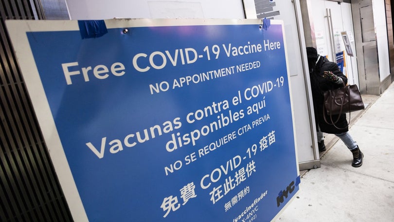 Vacinas protegem de formas graves da doença até seis meses