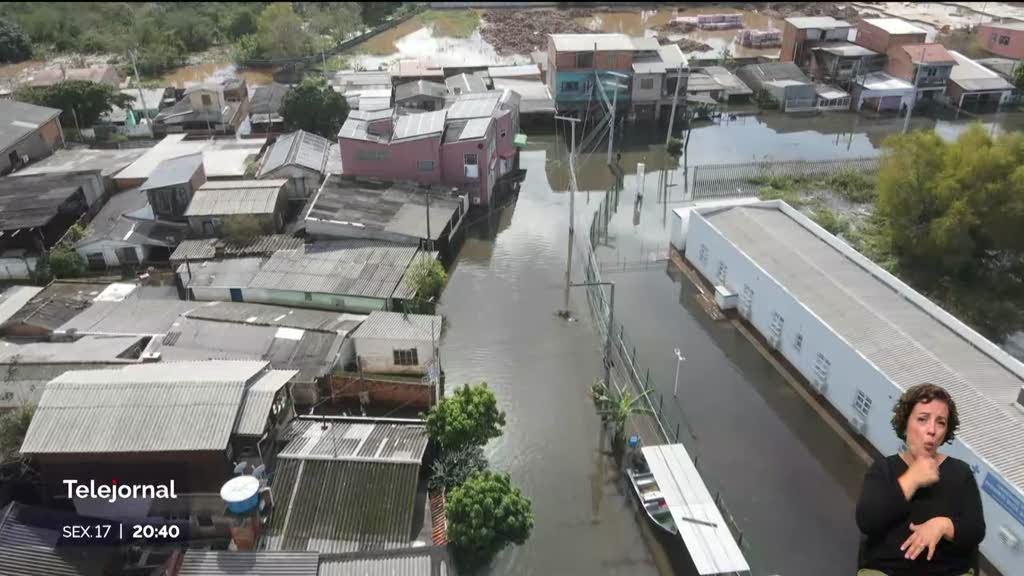 Tragédia no Brasil. Centenas de bairros continuam isolados