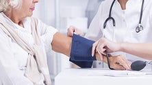Imagem de Decisão clínica tem de ser baseada nos dados científicos e na experiência médica, alerta Vaz Cordeiro