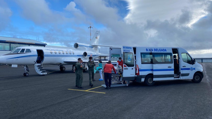 Esquadra 504 Linces da Força Aérea transporta bebé para o continente