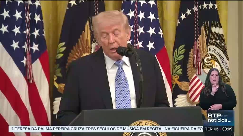 Trump ignora revés judicial e insiste no aumento de tarifas às importações