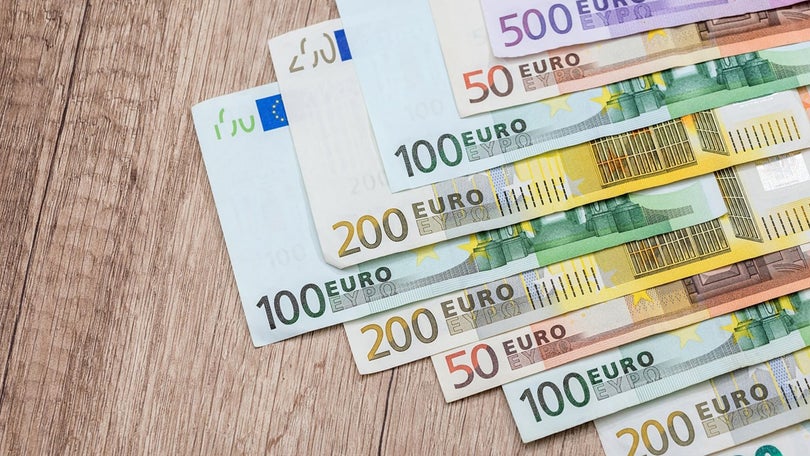 Imagem de Euro recua após ter atingido valor mais alto em 17 meses