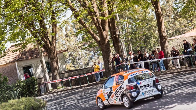Imagem de Rali de Santa Cruz com seis Yaris à partida