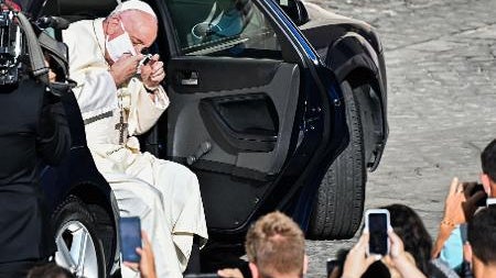 Imagem de Covid-19: Papa Francisco aparece de máscara pela primeira vez em público