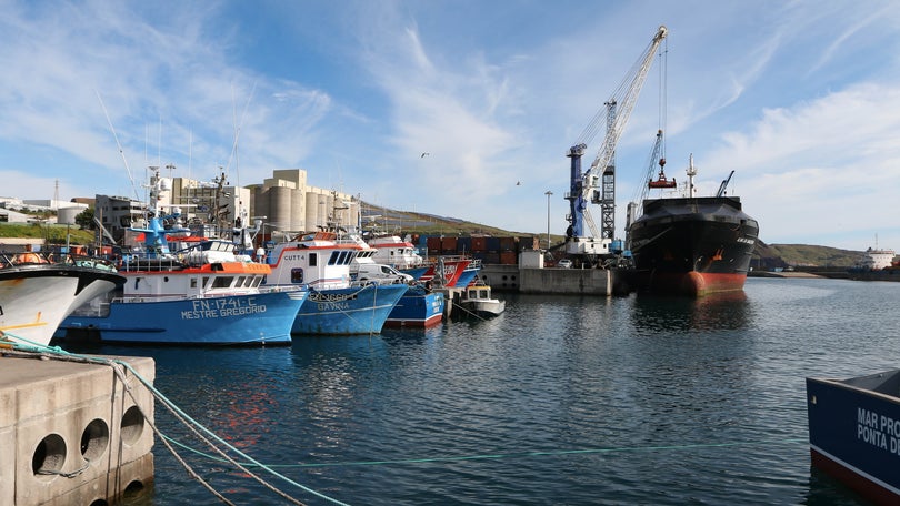 Barco meteu água no Caniçal