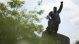 Três venezuelanos acusados de incendiar estátua de Hugo Chávez