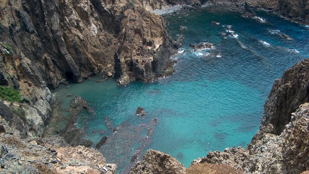 Imagem de Viatura cai de arriba no Porto Santo