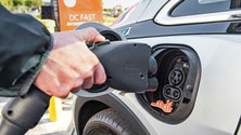 Imagem de Governo está a dar incentivos à compra de veículos elétricos e híbridos (Áudio)
