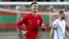 Imagem de Cristiano Ronaldo chega aos 800 golos como profissional