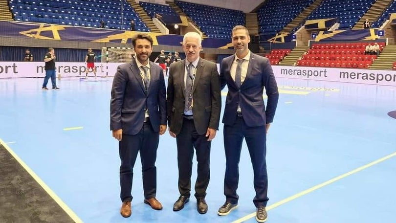 Imagem de Dupla madeirense dirige jogo europeu de andebol