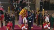 Imagem de Oito netos de Isabel II fizeram vigília ao redor do caixão