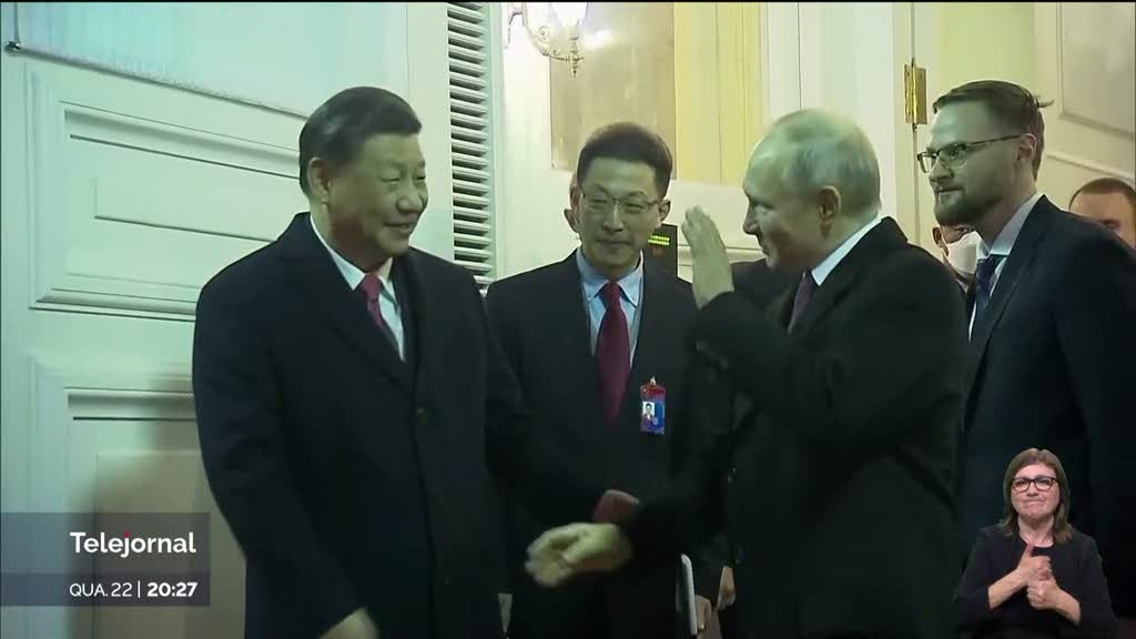 Xi convida Putin para visitar a China