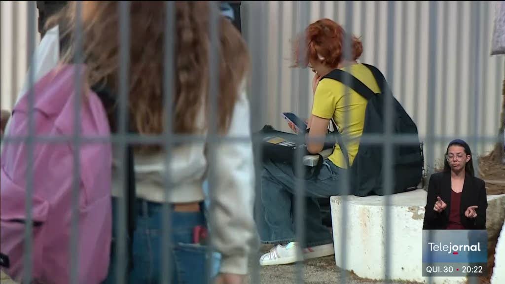 Imagem de Início do ano letivo do ensino secundário adiado para 21 de setembro