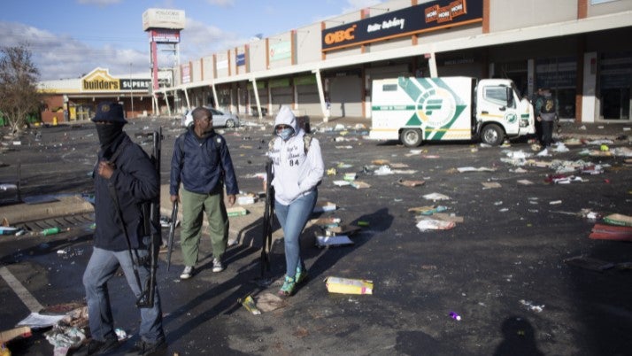 Pelo menos 45 mortos em violência na África do Sul