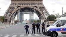 Imagem de Torre Eiffel e área circundante evacuadas por ameaça de bomba