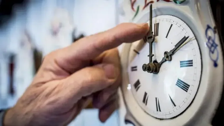Imagem de Relógios atrasam uma hora na madrugada de domingo