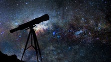Imagem de Astrónomos descobrem planeta a orbitar a mais quente e maciça dupla de estrelas conhecida