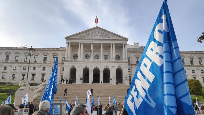 Imagem de Docentes entregam hoje no parlamento petição pelo fim da precariedade