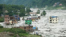 Imagem de Pelo menos oito mortos e 28 desaparecidos em inundações no Nepal