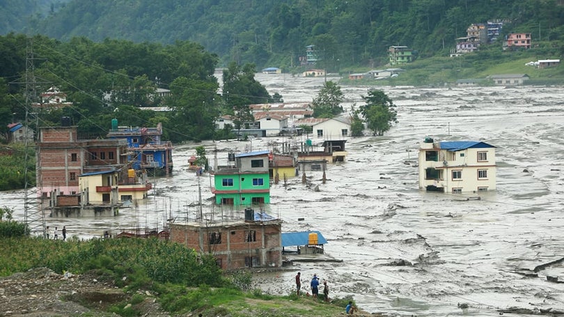 Pelo menos oito mortos e 28 desaparecidos em inundações no Nepal