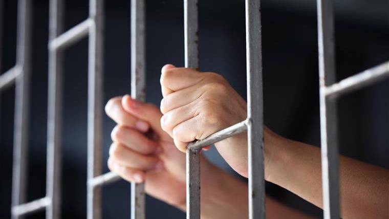 Faltam guardas prisionais do género feminino na cadeia do Funchal