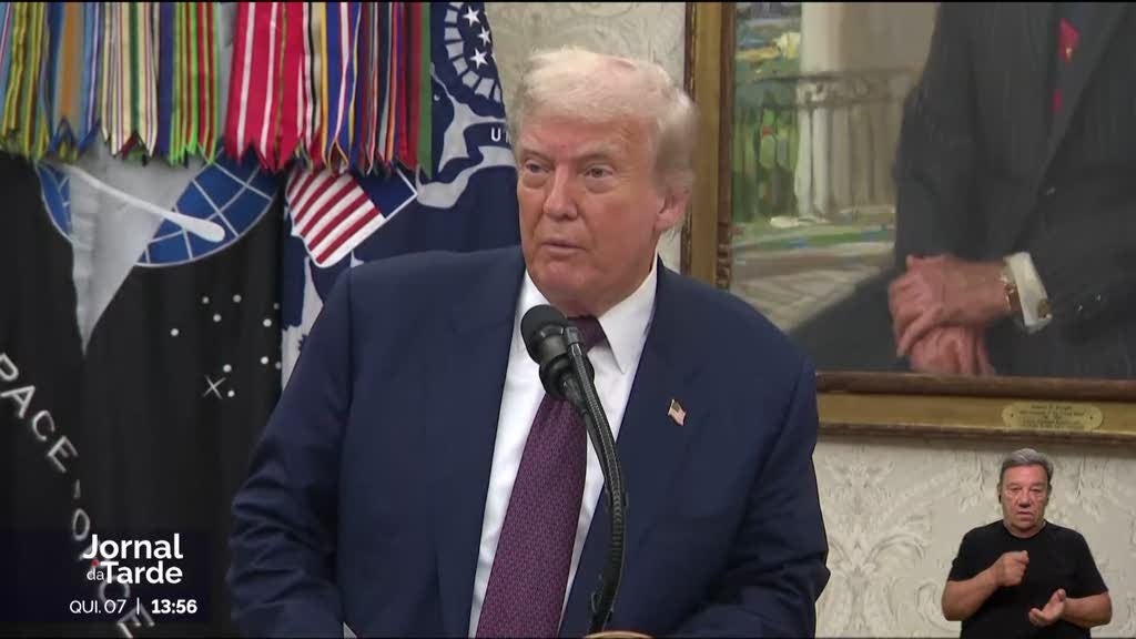 Guerra comercial. Trump aplica tarifa de 100% sobre semicondutores