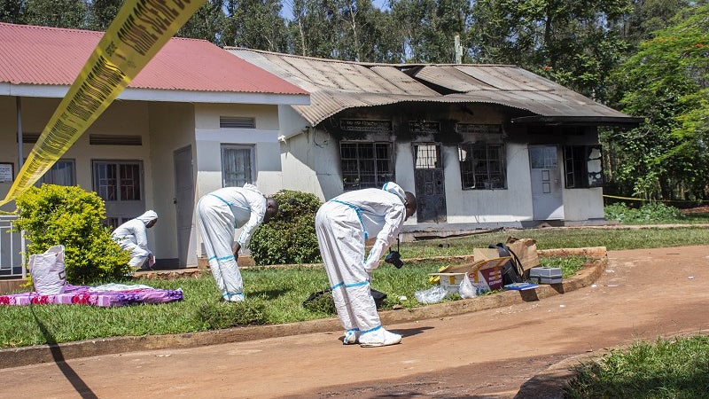 Imagem de Pelo menos 41 mortos em ataque a escola no Uganda