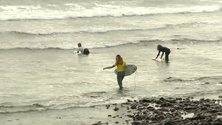 Atleta de 12 anos vence no surf (Vídeo)