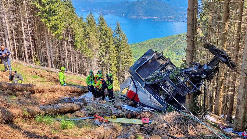 Sobe para treze mortos em queda de teleférico