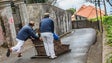 Despiste de carro de cesto faz dois feridos