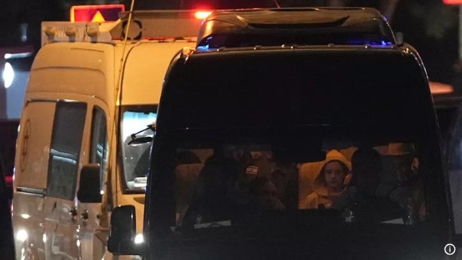 Imagem de Hamas entrega 17 reféns à Cruz Vermelha