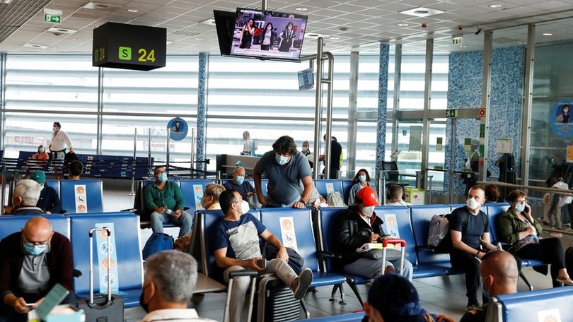 Espanha impõe quarentena aos passageiros do Brasil e África do Sul