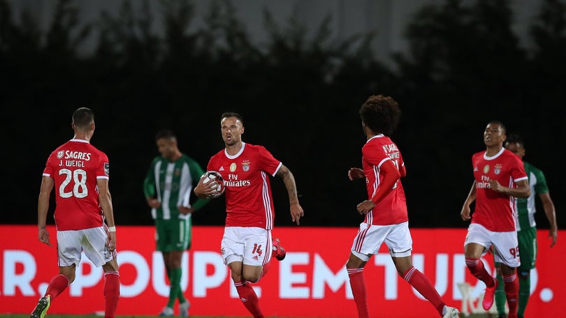 Imagem de Benfica vence em Vila do Conde perante Rio Ave que terminou com nove