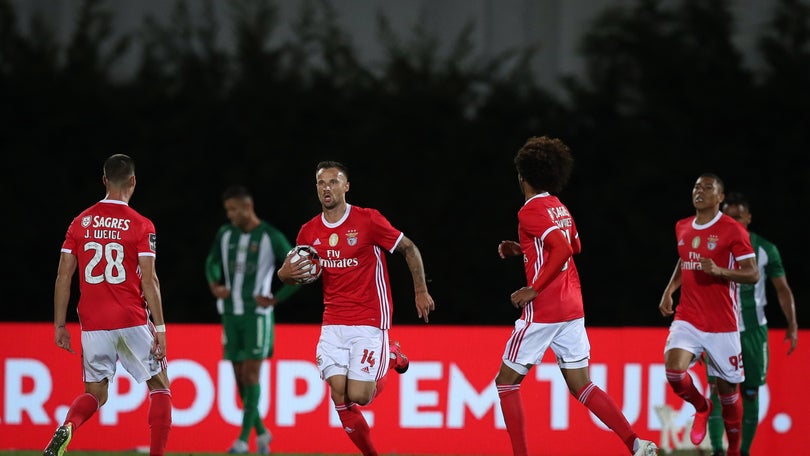 Benfica vence em Vila do Conde perante Rio Ave que terminou com nove