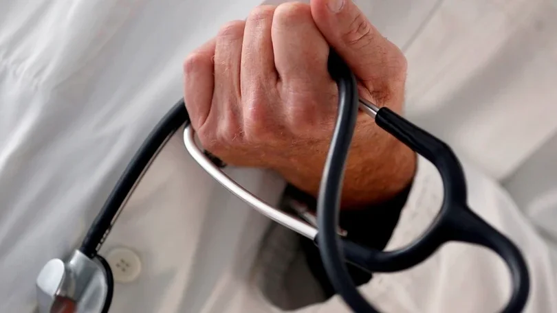 Federação dos médicos não aceita perda de direitos na negociação «fictícia» com o Governo