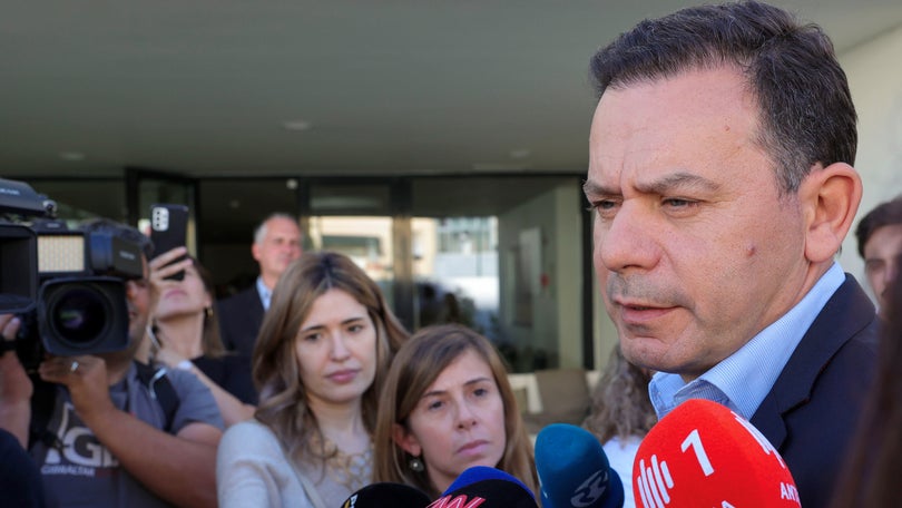Imagem de Montenegro acusa Costa de «desonestidade política» nas pensões