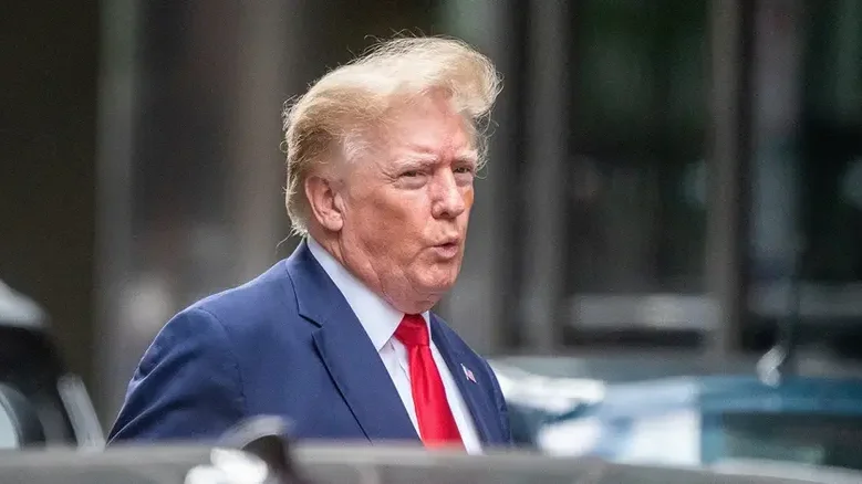 Imagem de Donald Trump diz que se entrega às autoridades quinta-feira