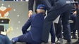 Imagem de Biden tropeçou e caiu mas Casa Branca garante que está bem (vídeo)