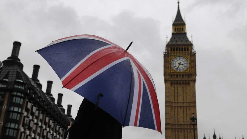 Imagem de Forte tempestade no Reino Unido cancela voos em Londres