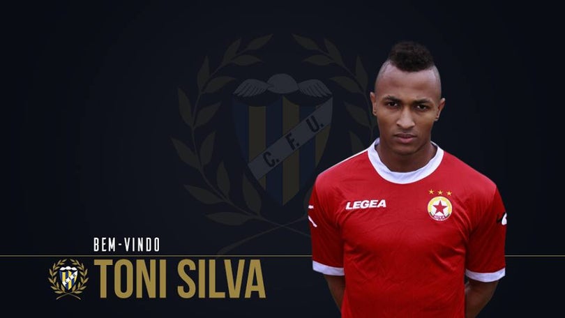 O União contratou, por duas épocas e meia, o extremo direito Toni Silva
