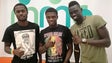 Imagem de Trio senegalês em exames médicos