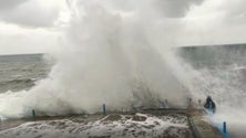 Imagem de Marginal de Santa Cruz encerrada devido à forte ondulação (vídeo)